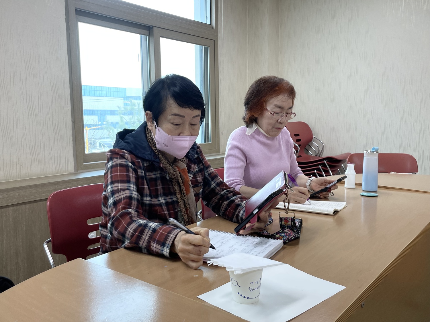 어르신들을 세상과 잇는 