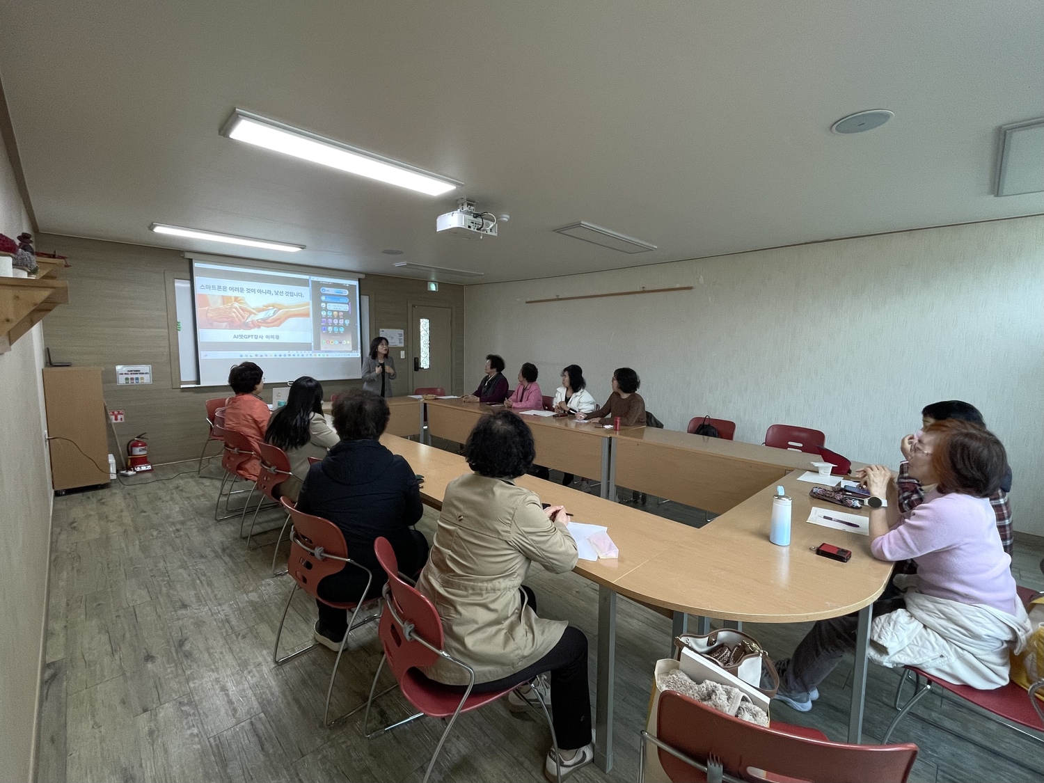 어르신들을 세상과 잇는 