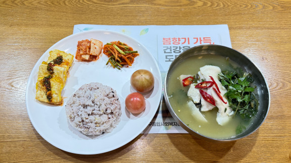 봄향기 가득한 도다리 쑥국 제공