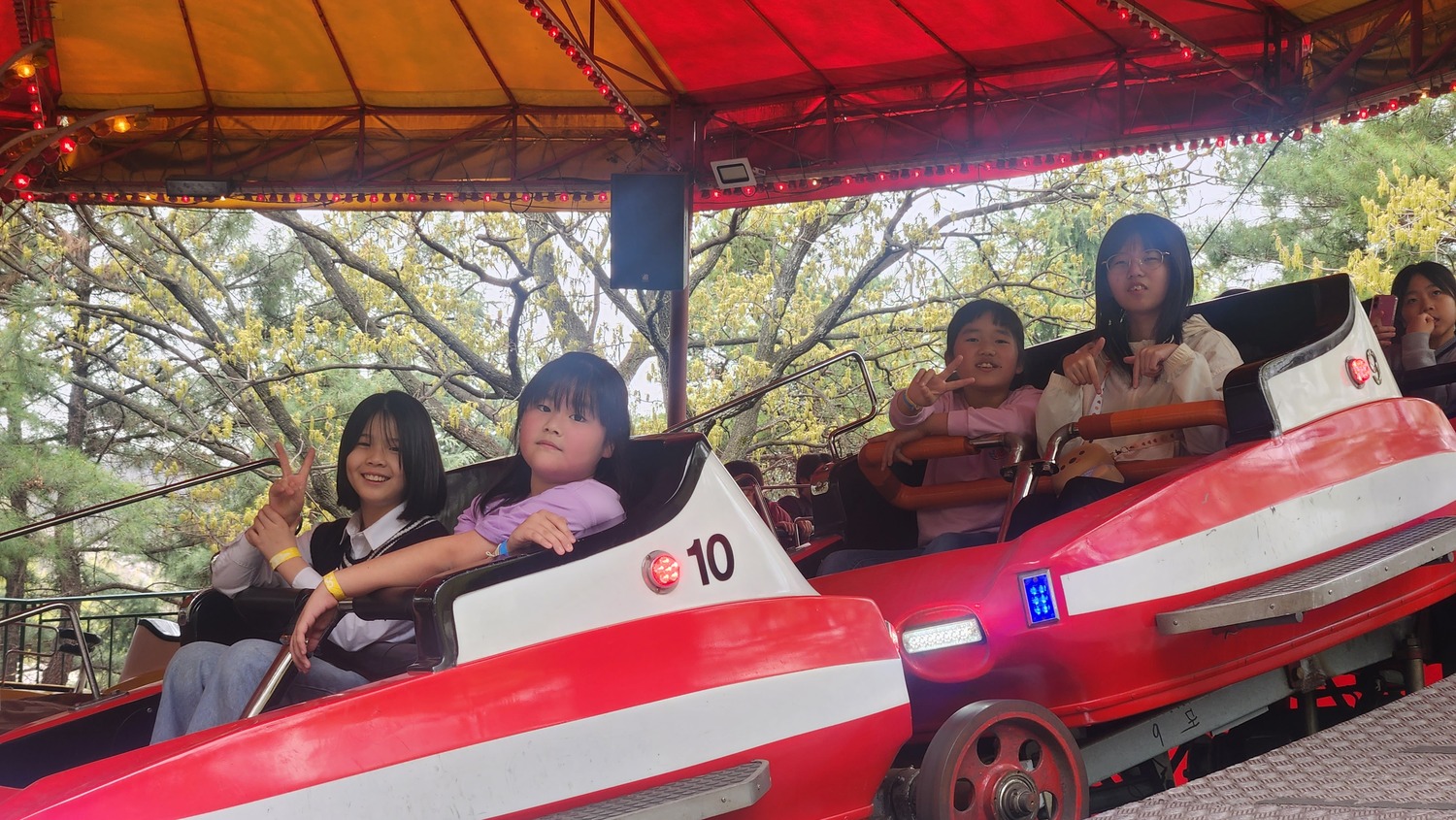 자원봉사자와 함께하는 대구 이월드 체험활동~!